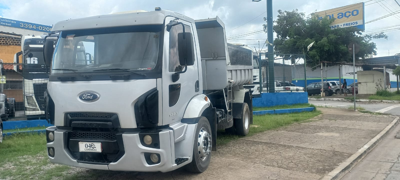Caminhão Ford Cargo 1723 ano 2013