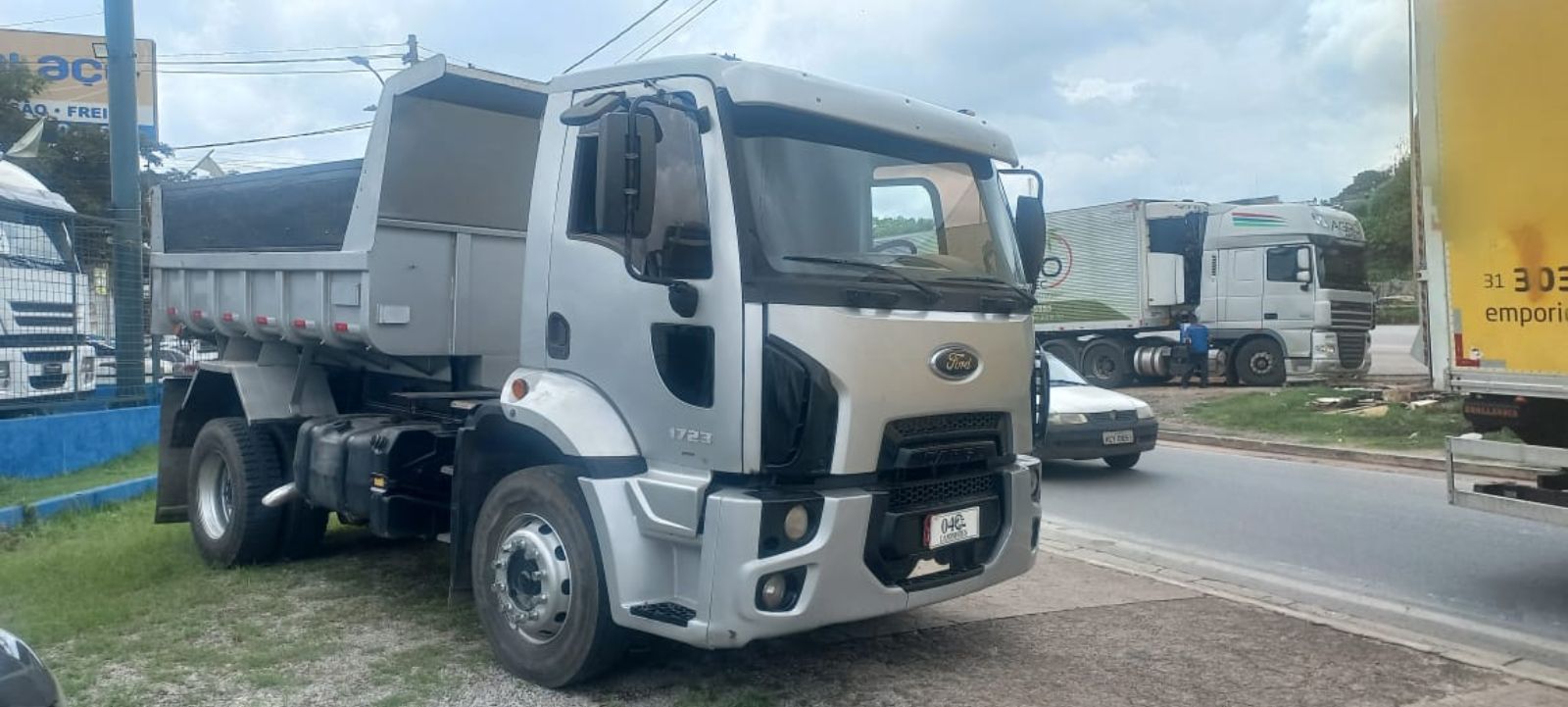 Ford Cargo 1317 ano 2013